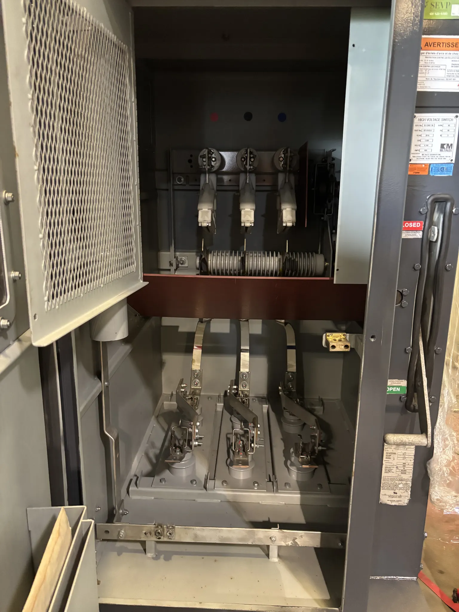 Factory testing of medium voltage switches (SEVP)